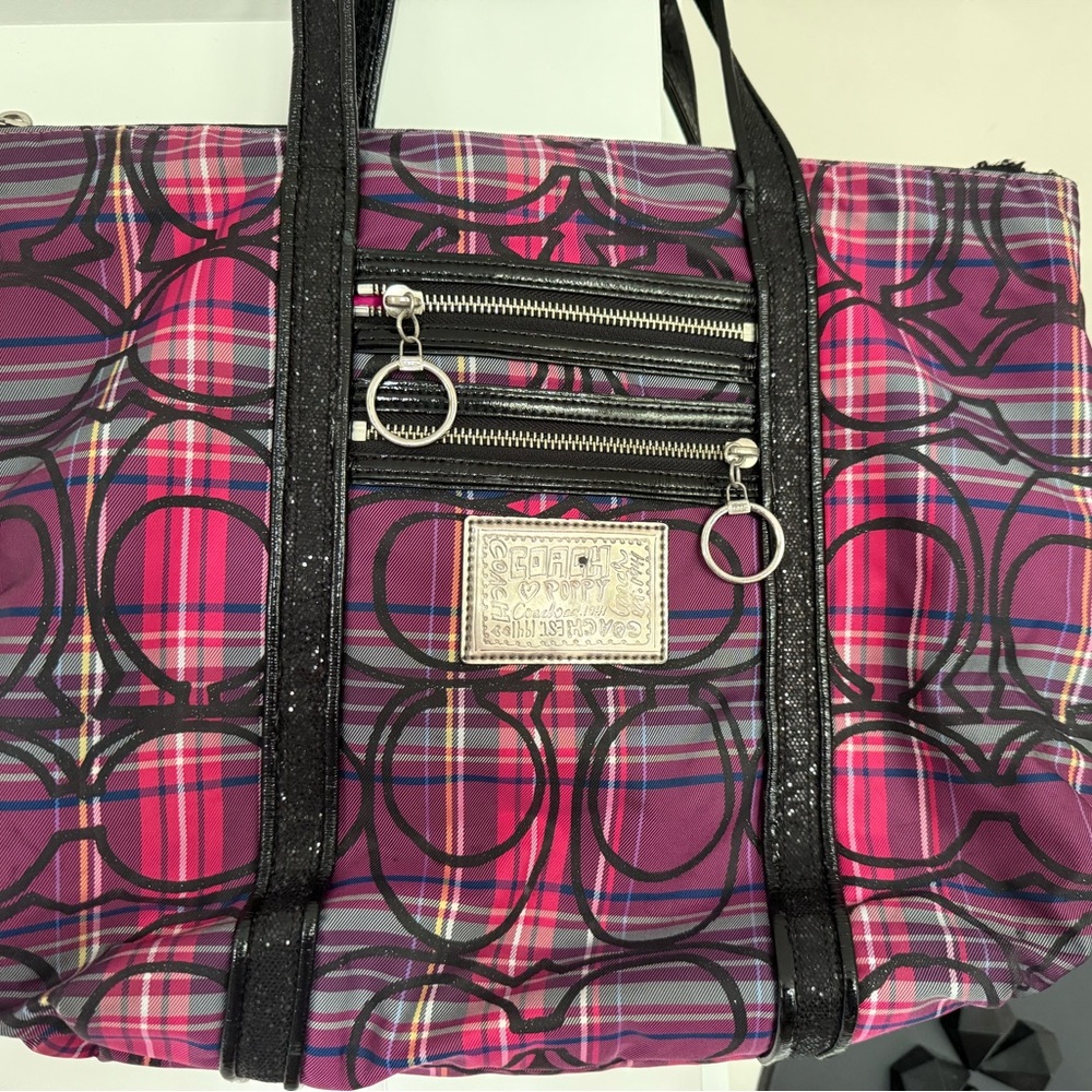 Coach Bag Poppy- with Vibrant Pink Interior